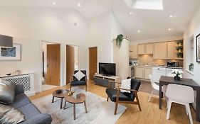 Kew Gardens House | Thames, Richmond Park & Private Garden